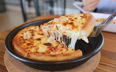 Renaldi's Pizza Pub at Chicago